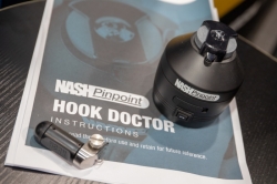 Тиски для крючков Nash PinPoint Hook Doctor Vice 1шт