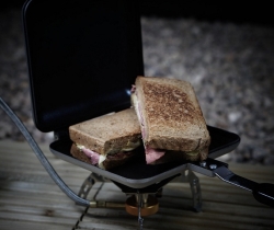 Тостер cо столовым набором Ridge Monkey Deep Fill Sandwich Toaster Black Edition XL 1шт
