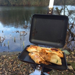 Тостер cо столовым набором Ridge Monkey Deep Fill Sandwich Toaster Black Edition XL 1шт