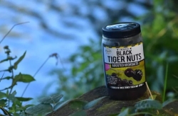 Тигровий горіх чорний насадковий Dynamite Baits Frenzied Black Tiger Nuts 500ml 
