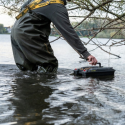 Кораблик с эхолотон Ridge Monkey Hunter 750 Bait Boat Echo Edition