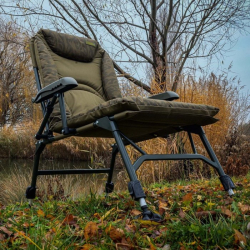 Кресло с подлокотниками Carp Academy Giant Camou Chair