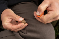 Игла с застежкой Avid Carp Re-Rig Gated Needle Orange