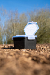 Контейнер для насадок і приманок Zebco Secure Lock Bait Box And Sieve 2L