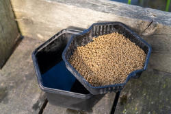Контейнер для насадок і приманок Zebco Secure Lock Bait Box And Sieve 2L