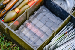 Коробка диспенсер Korum Tackle Dispenser Blox